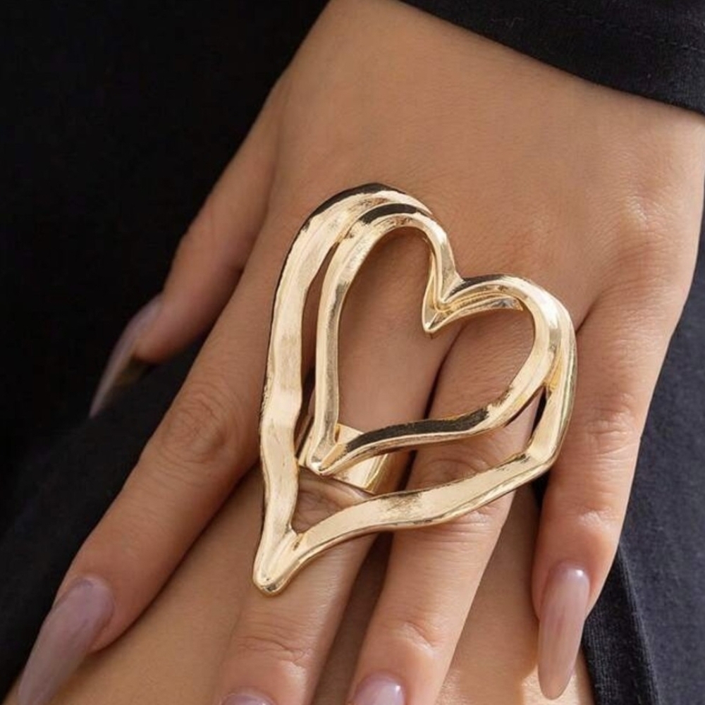 Exaggerated Heart Ring Fabulous NeW